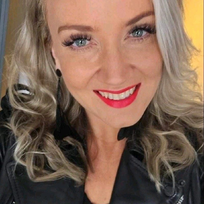 hollie hollie